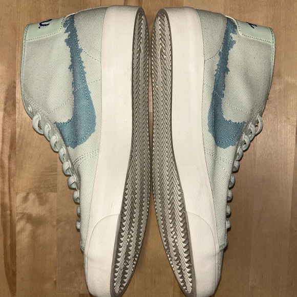 Nike SB Blazer Court Mid PRM Barely Green/Boarder Blue Size 9.5 - Picture 2 of 8
